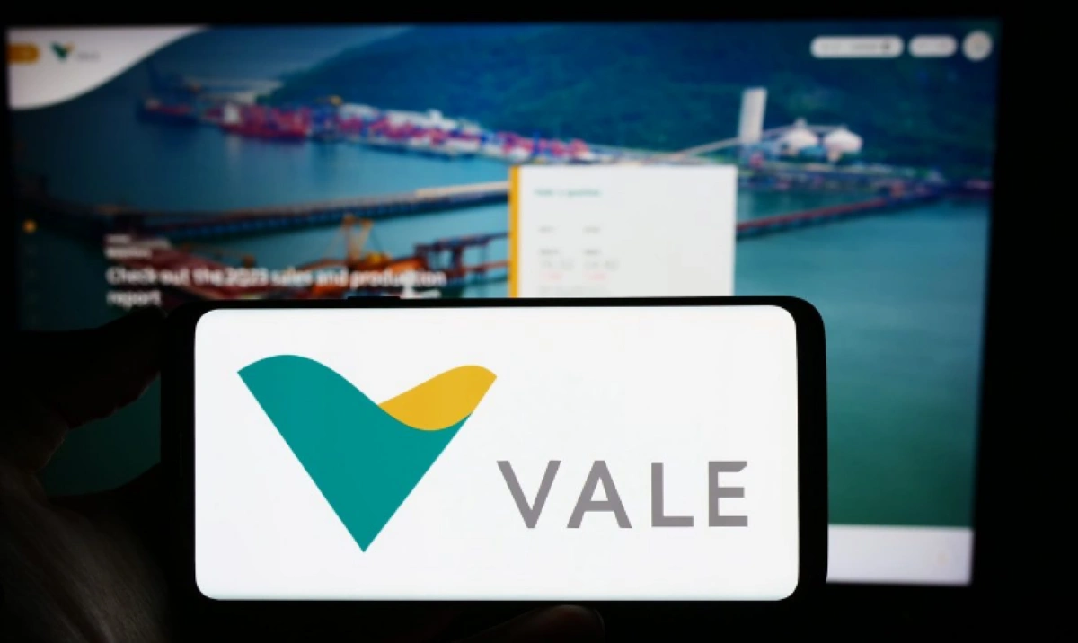 Logotipo da Vale com folhagem ao fundo, representando oportunidades de emprego na empresa.